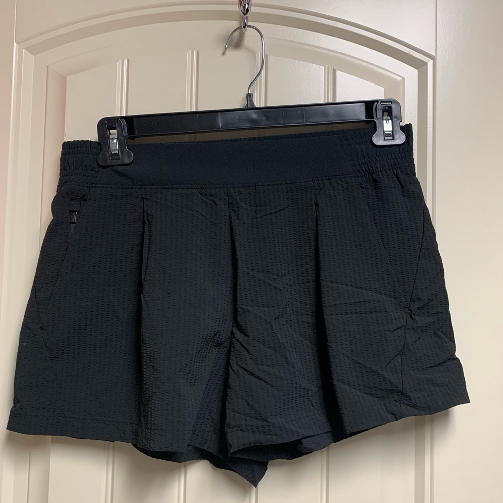 Athleta textured Brooklyn shorts